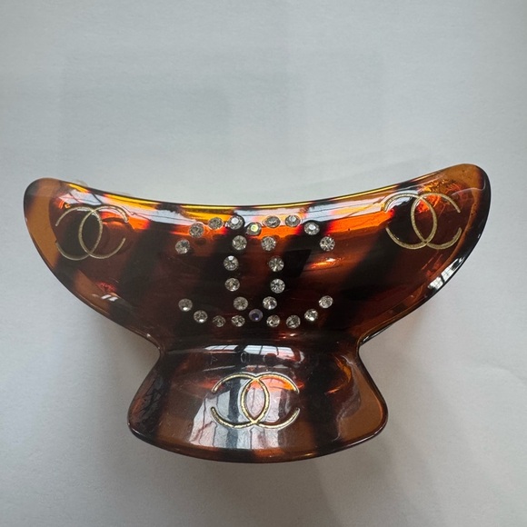 Chic Tortoise Shell Hair Clip with Rhinestones - Picture 3 of 4